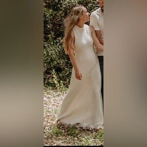 DISSH Elegant Cream Sleeveless Dress